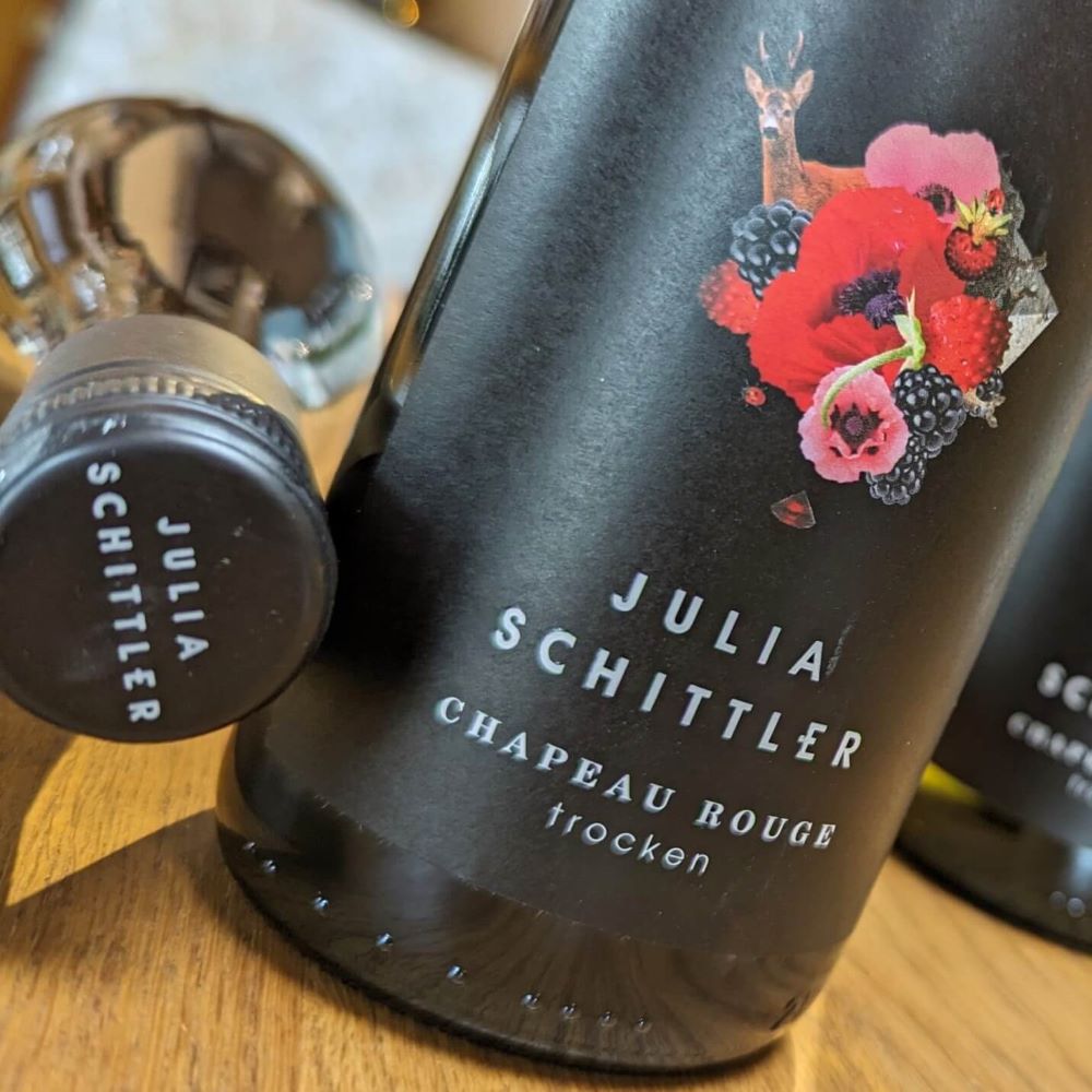 Julia Schittler Chapeau rouge 2022